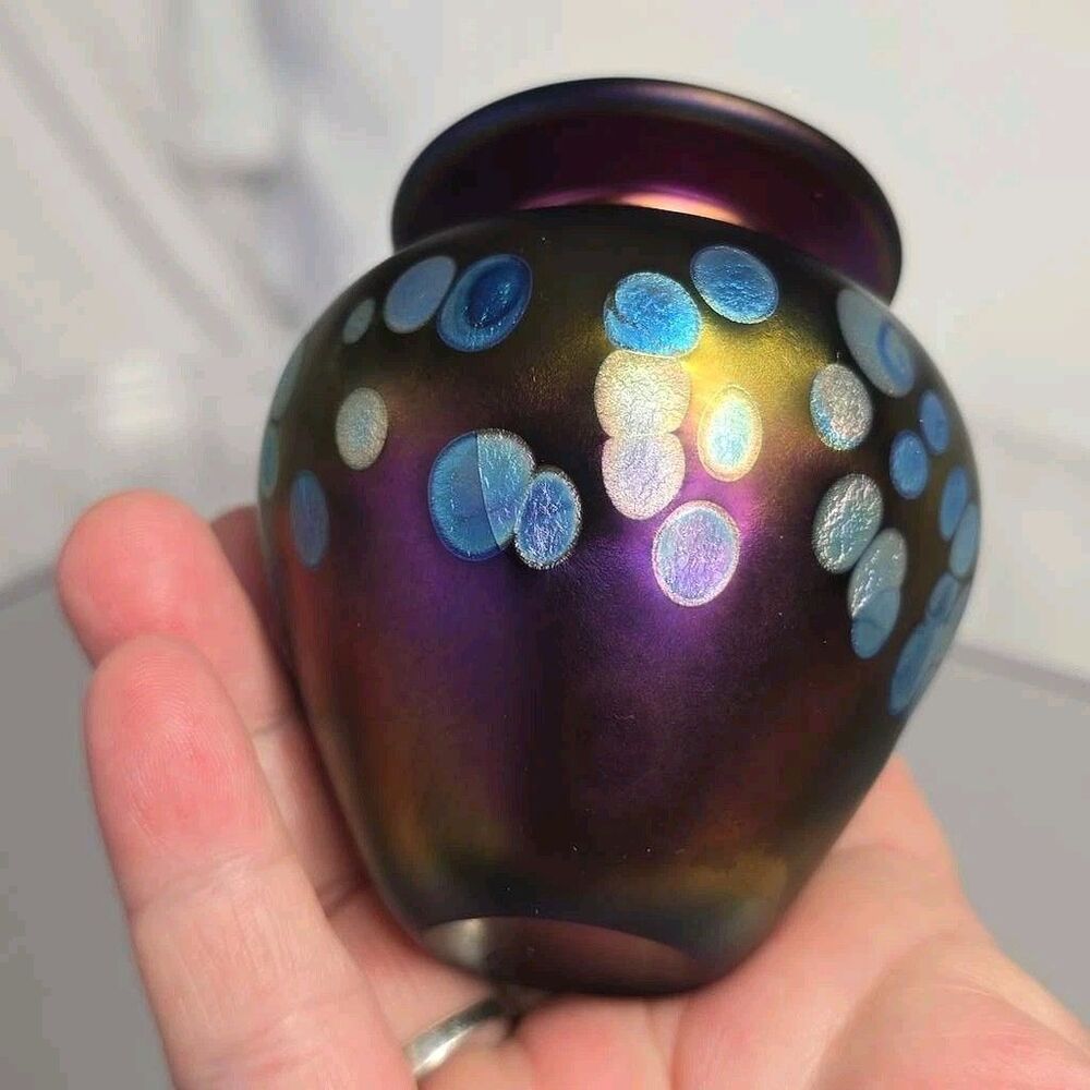 Stunning Iridescent Metallic Oil Spot Art Glass Vase Artist Signed Vintage 3" - Picture 3 of 16